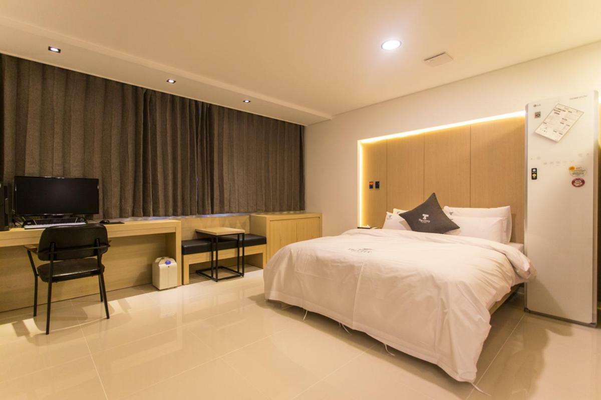 The City Hotel Jeonju Zewnętrze zdjęcie