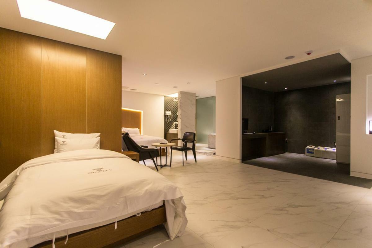 The City Hotel Jeonju Zewnętrze zdjęcie