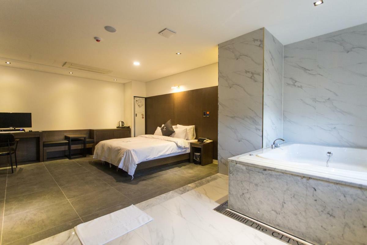 The City Hotel Jeonju Zewnętrze zdjęcie